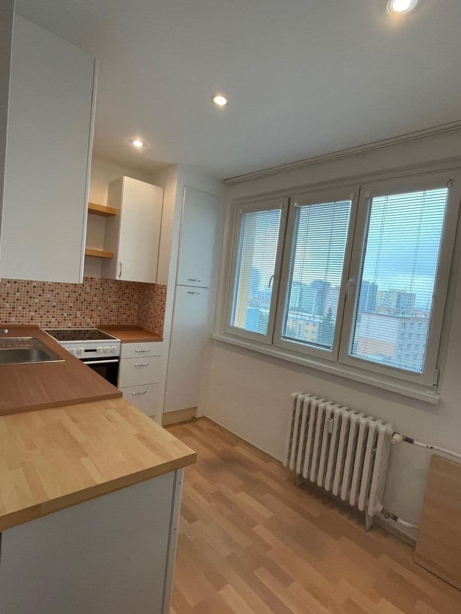 Prenájom bytu 1-izbový 34 m², Útulná, Praha, Praha Prenájom bytu 1-izbový 34 m², Útulná, Praha, Praha