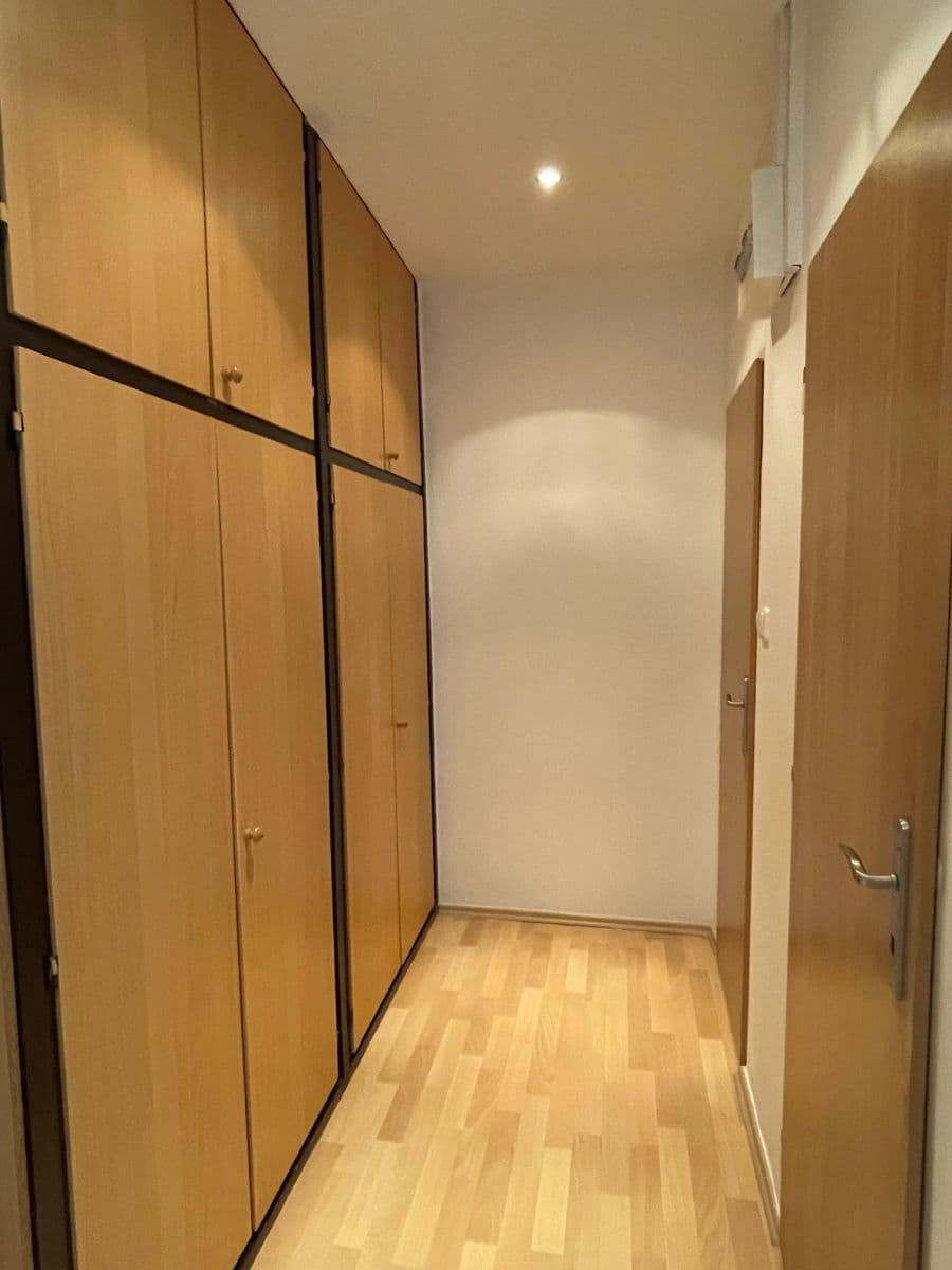 Prenájom bytu 1-izbový 34 m², Útulná, Praha, Praha Prenájom bytu 1-izbový 34 m², Útulná, Praha, Praha