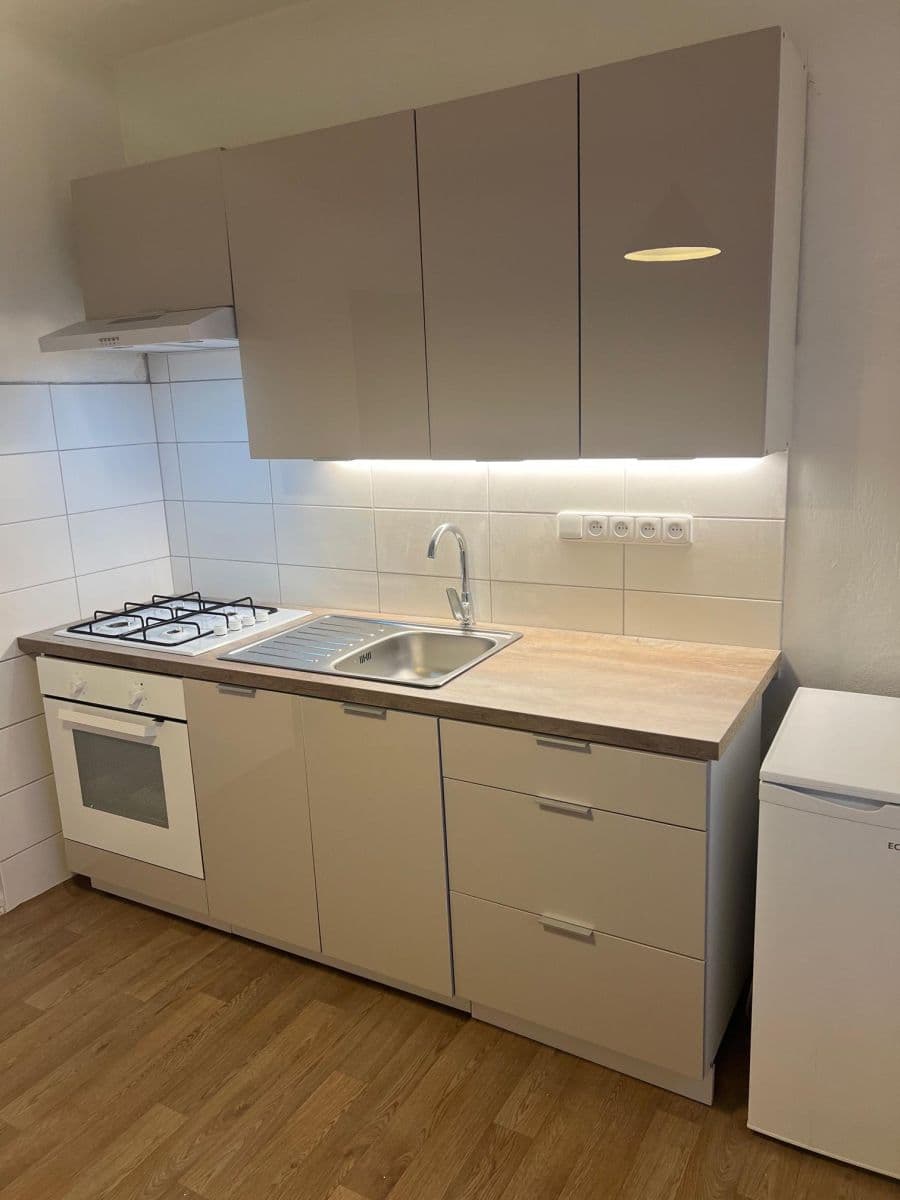 Prenájom bytu 2-izbový 70 m², K Ládví, Praha, Praha Prenájom bytu 2-izbový 70 m², K Ládví, Praha, Praha