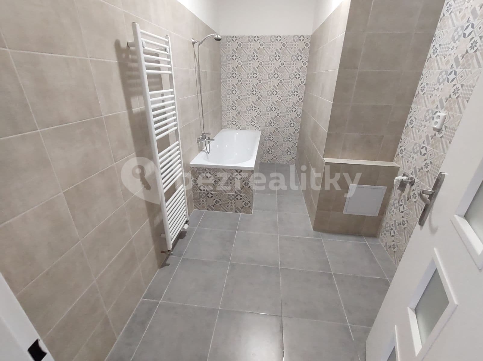 Prenájom bytu 3-izbový 101 m², Hrubínova, Litoměřice, Ústecký kraj Prenájom bytu 3-izbový 101 m², Hrubínova, Litoměřice, Ústecký kraj