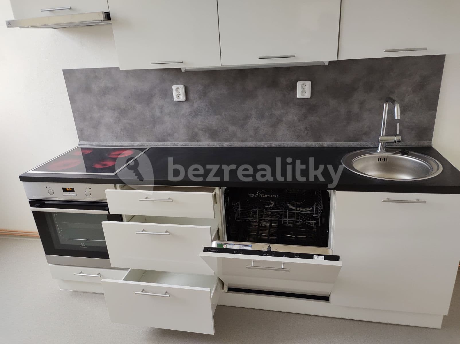 Prenájom bytu 3-izbový 101 m², Hrubínova, Litoměřice, Ústecký kraj Prenájom bytu 3-izbový 101 m², Hrubínova, Litoměřice, Ústecký kraj