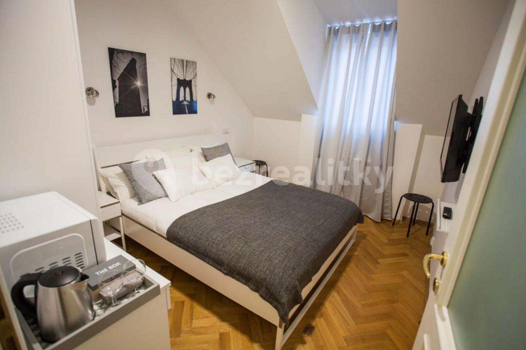 Prenájom bytu 1-izbový 15 m², Orebitská, Praha, Praha
