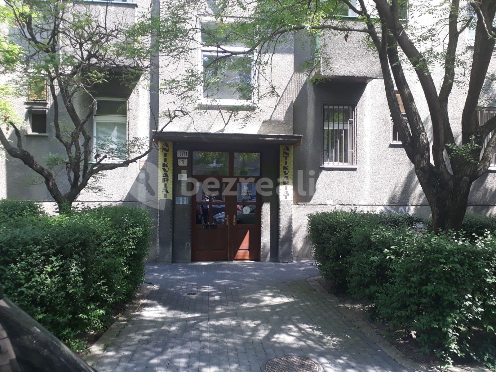 Prenájom bytu 3-izbový 65 m², Bratislava - mestská časť Staré Mesto, Bratislavský kraj