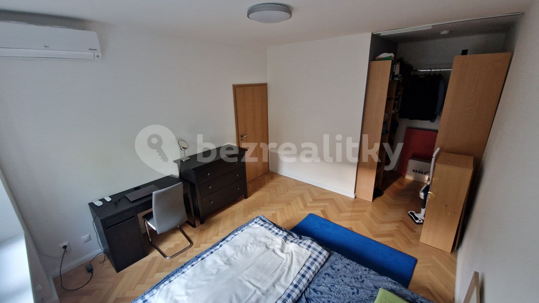 Prenájom bytu 3-izbový 65 m², Bratislava - mestská časť Staré Mesto, Bratislavský kraj
