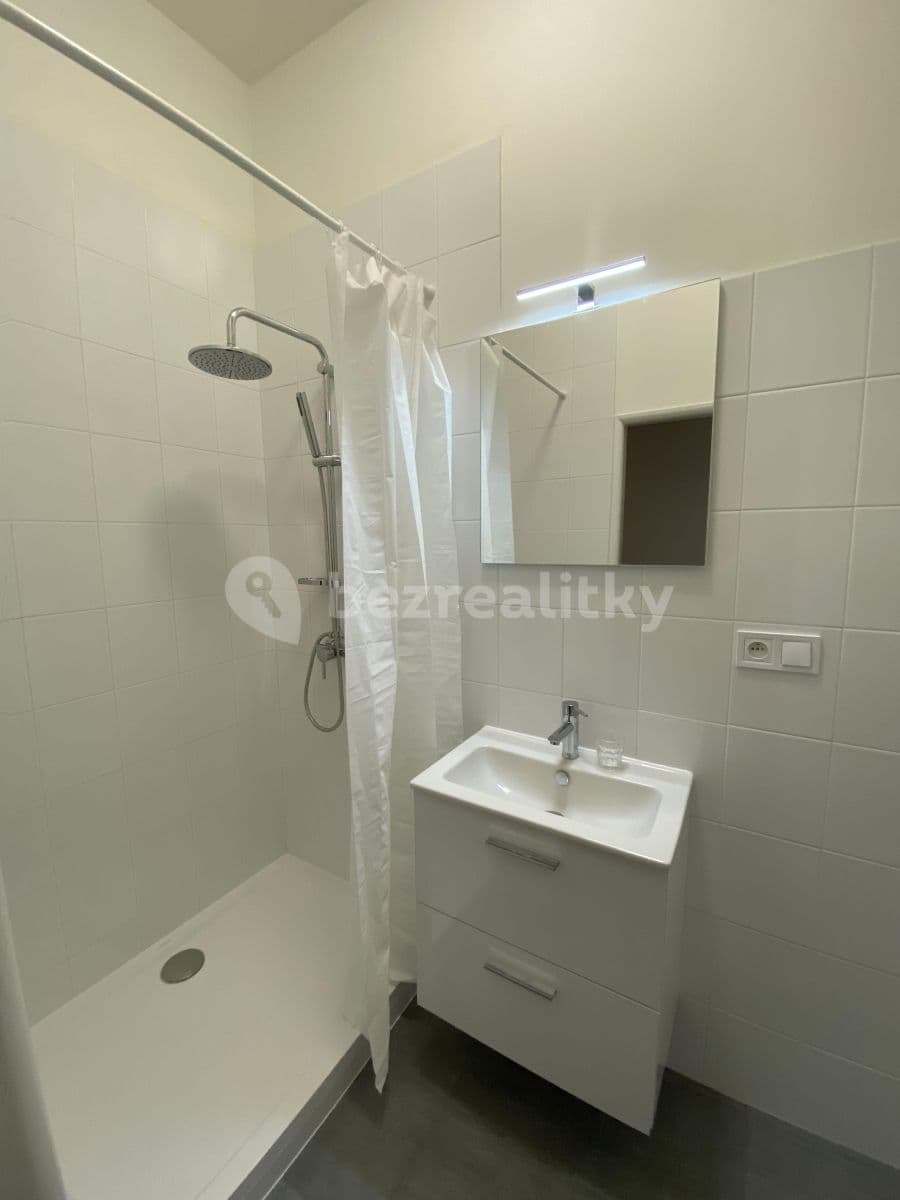 Prenájom bytu 1-izbový 45 m², Koněvova, Praha, Praha Prenájom bytu 1-izbový 45 m², Koněvova, Praha, Praha