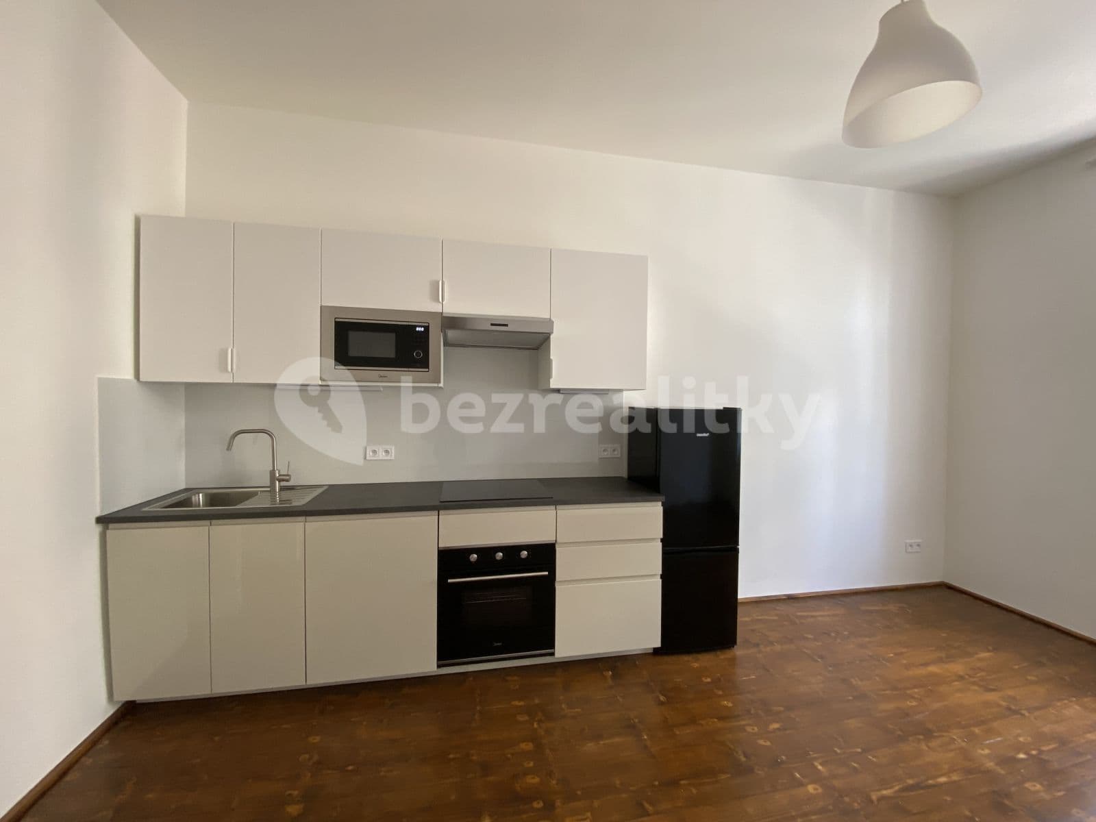 Prenájom bytu 1-izbový 45 m², Koněvova, Praha, Praha Prenájom bytu 1-izbový 45 m², Koněvova, Praha, Praha