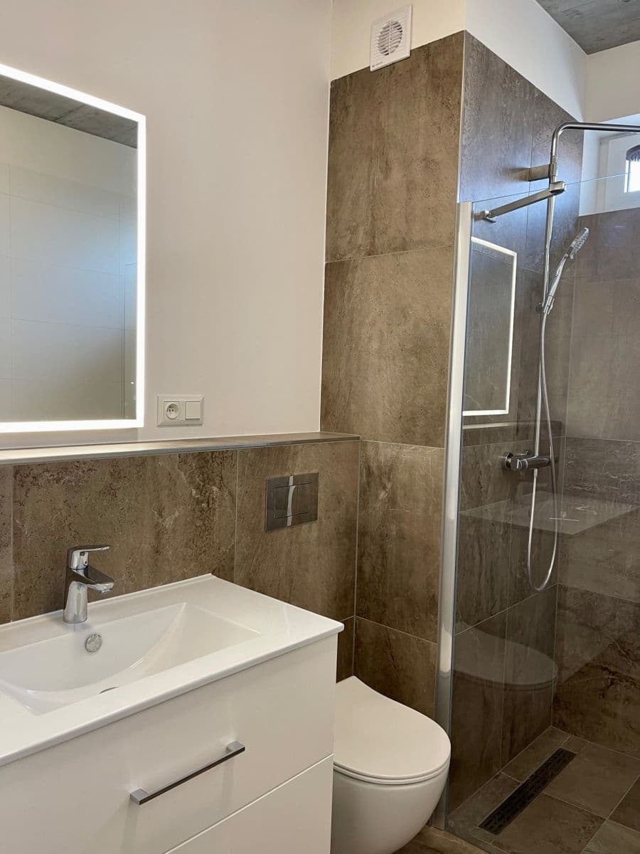 Prenájom bytu 1-izbový 40 m², U Prefy, Praha, Praha Prenájom bytu 1-izbový 40 m², U Prefy, Praha, Praha