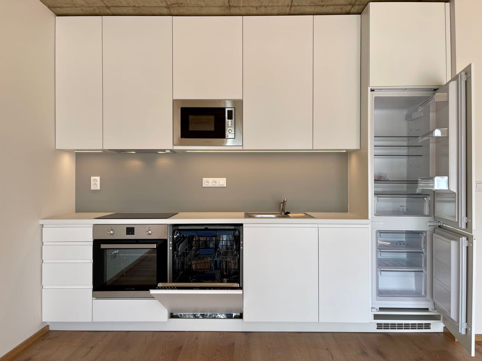 Prenájom bytu 1-izbový 40 m², U Prefy, Praha, Praha Prenájom bytu 1-izbový 40 m², U Prefy, Praha, Praha