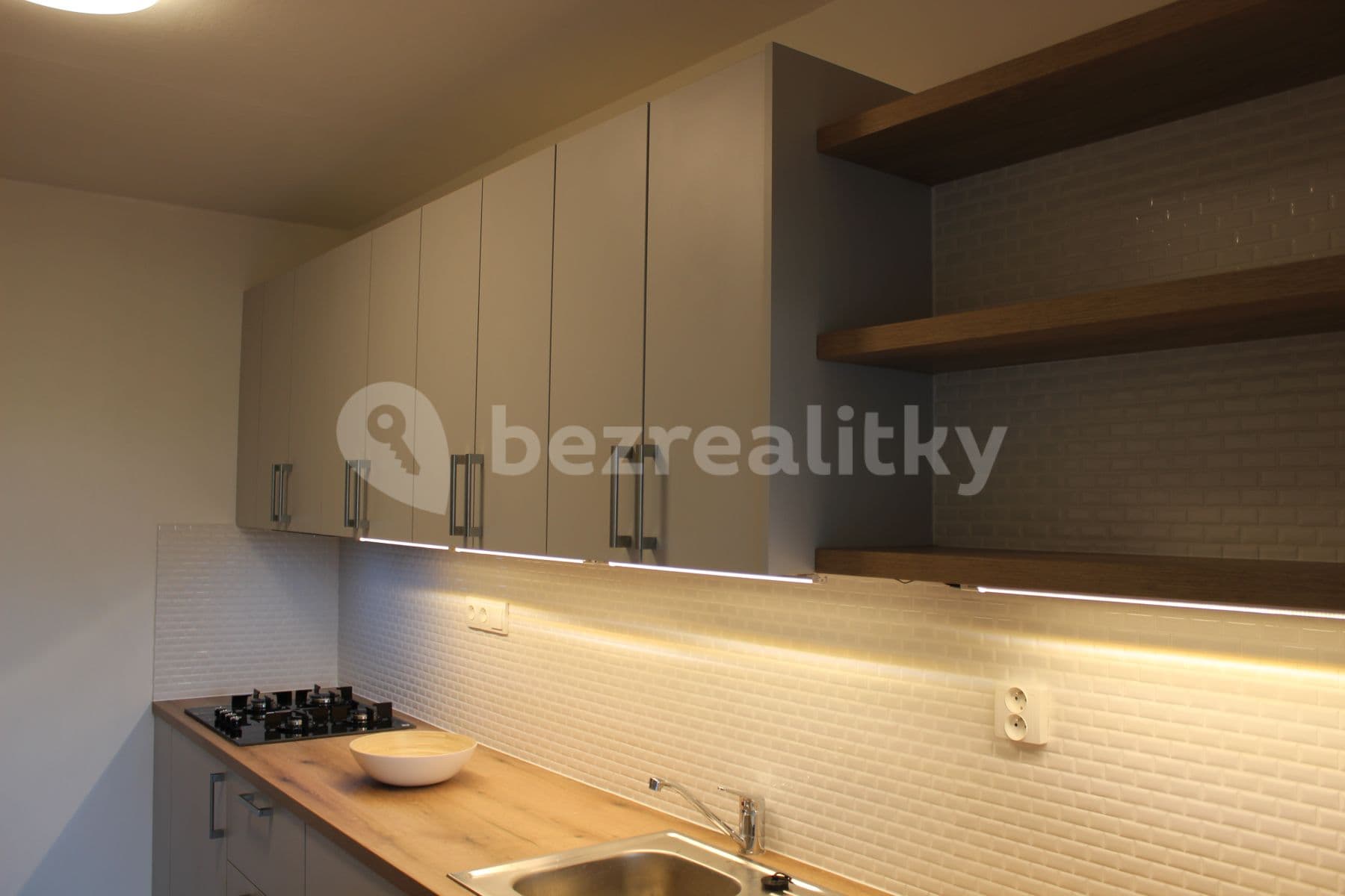 Prenájom bytu 3-izbový 67 m², Jeřábkova, Praha, Praha Prenájom bytu 3-izbový 67 m², Jeřábkova, Praha, Praha