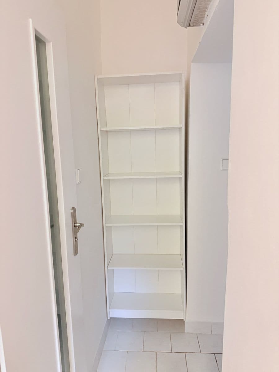 Prenájom bytu Garsoniéra 10 m², Davídkova, Praha, Praha Prenájom bytu Garsoniéra 10 m², Davídkova, Praha, Praha