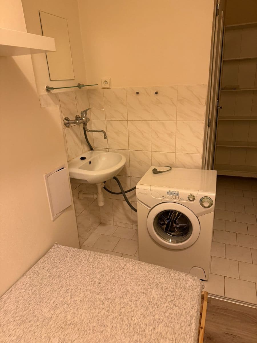 Prenájom bytu Garsoniéra 10 m², Davídkova, Praha, Praha Prenájom bytu Garsoniéra 10 m², Davídkova, Praha, Praha