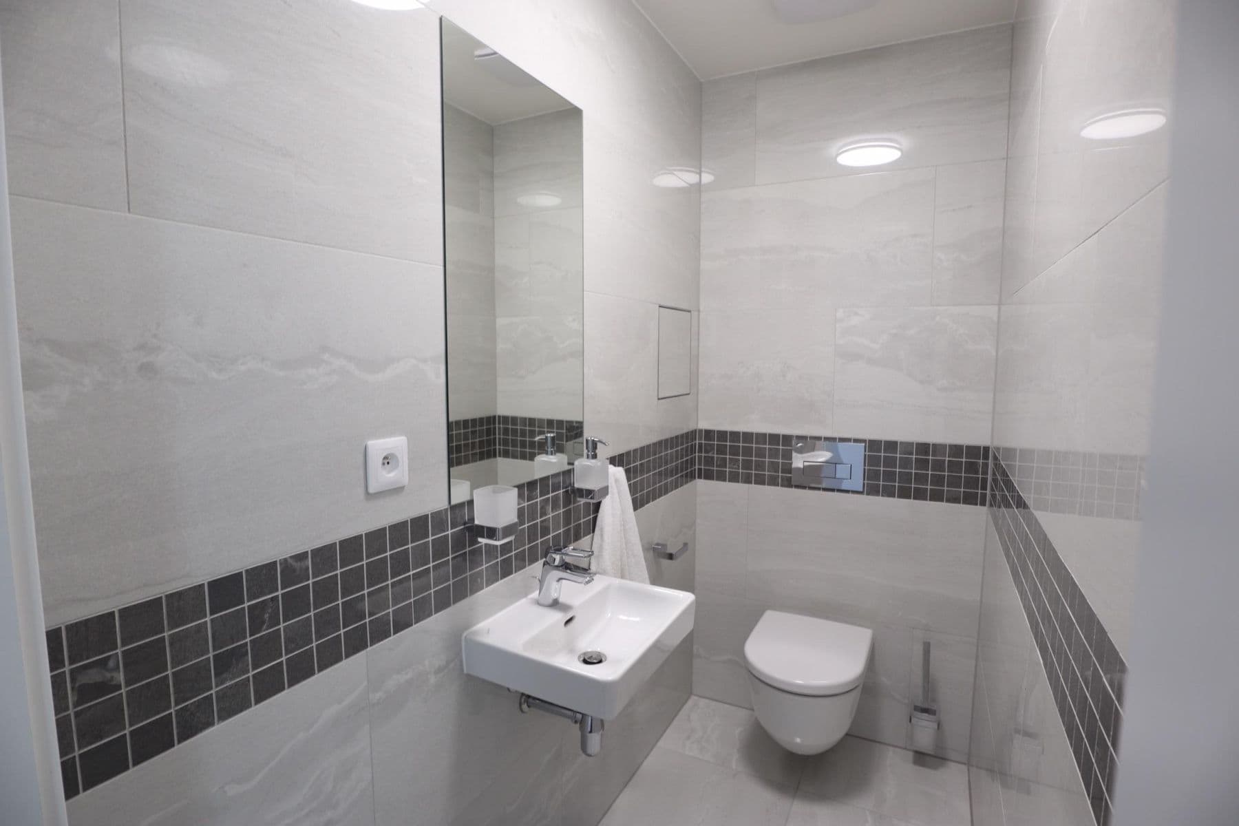 Prenájom bytu 3-izbový 85 m², Švehlova, Praha, Praha Prenájom bytu 3-izbový 85 m², Švehlova, Praha, Praha