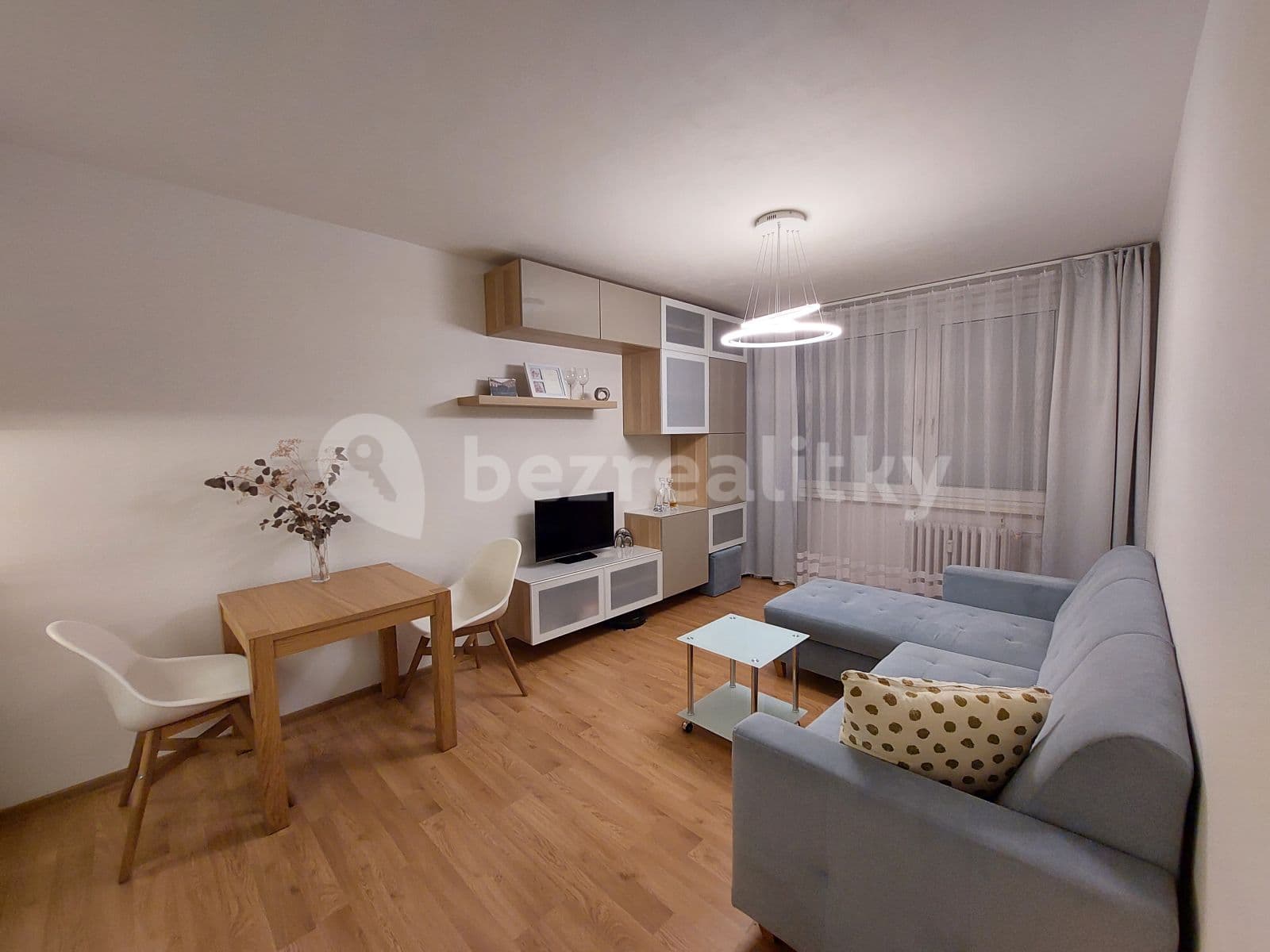 Prenájom bytu 2-izbový 44 m², Zvoncovitá, Praha, Praha Prenájom bytu 2-izbový 44 m², Zvoncovitá, Praha, Praha