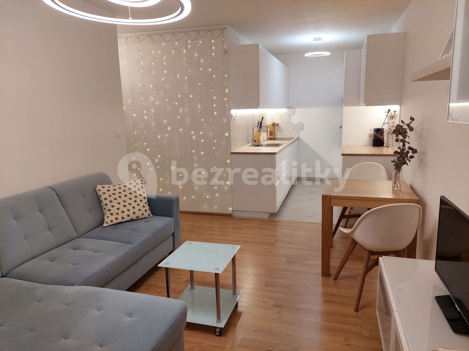 Prenájom bytu 2-izbový 44 m², Zvoncovitá, Praha, Praha Prenájom bytu 2-izbový 44 m², Zvoncovitá, Praha, Praha