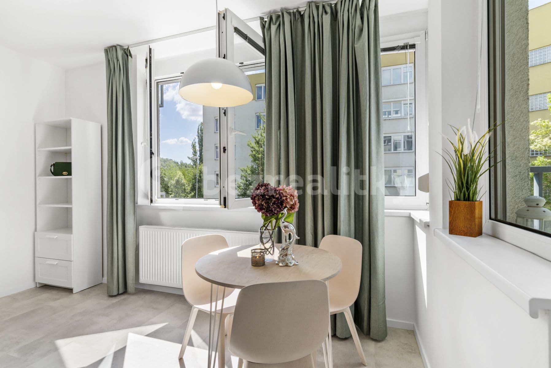 Prenájom bytu 2-izbový 43 m², Jeřabinová, Praha, Praha Prenájom bytu 2-izbový 43 m², Jeřabinová, Praha, Praha