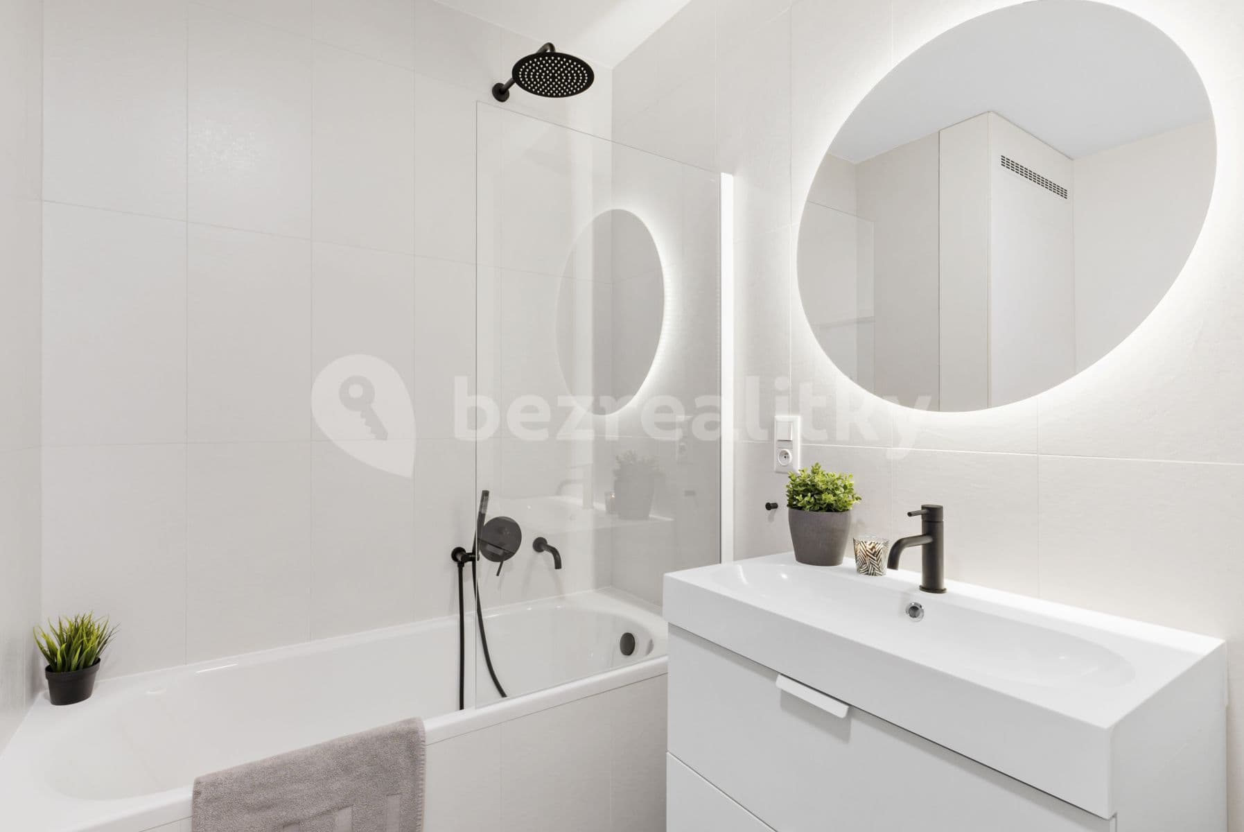 Prenájom bytu 2-izbový 43 m², Jeřabinová, Praha, Praha Prenájom bytu 2-izbový 43 m², Jeřabinová, Praha, Praha