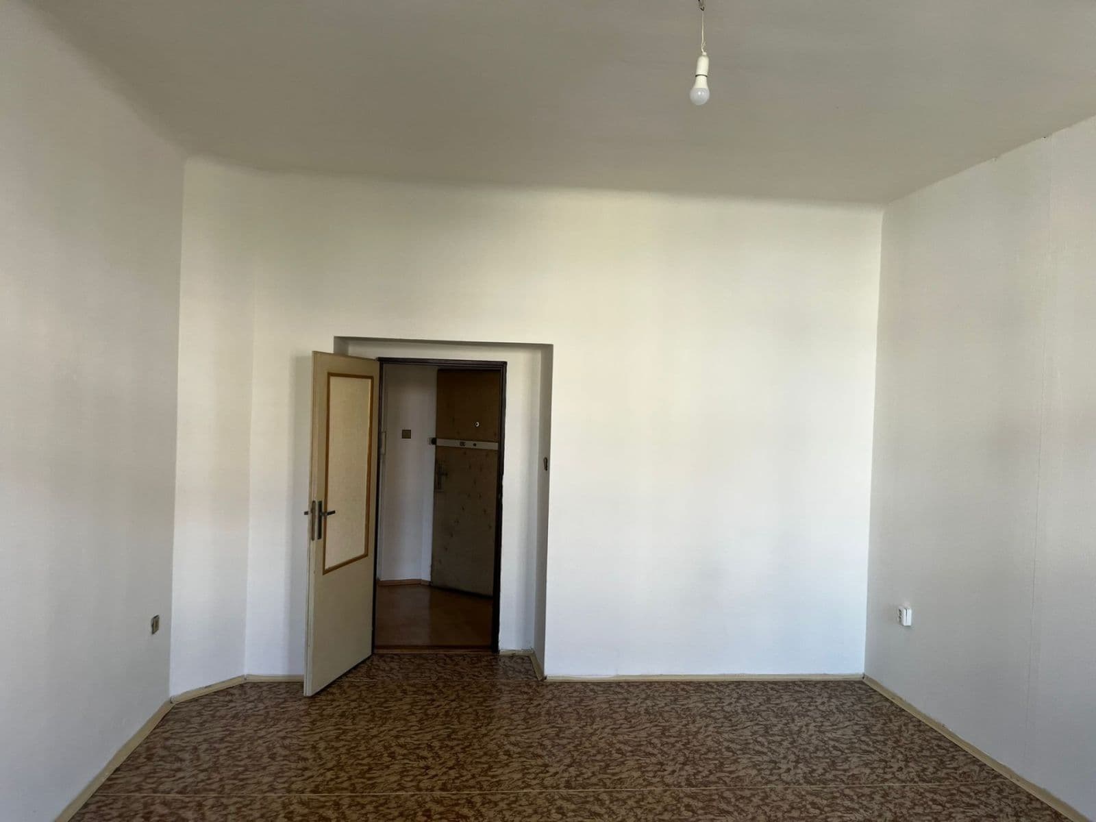 Prenájom bytu 2-izbový 75 m², Londýnská, Praha, Praha Prenájom bytu 2-izbový 75 m², Londýnská, Praha, Praha
