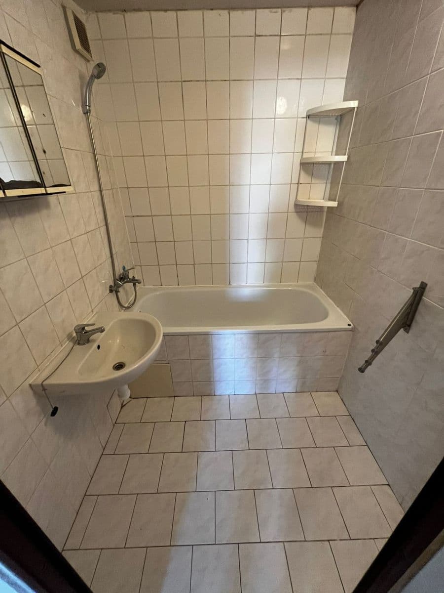 Prenájom bytu 2-izbový 75 m², Londýnská, Praha, Praha Prenájom bytu 2-izbový 75 m², Londýnská, Praha, Praha