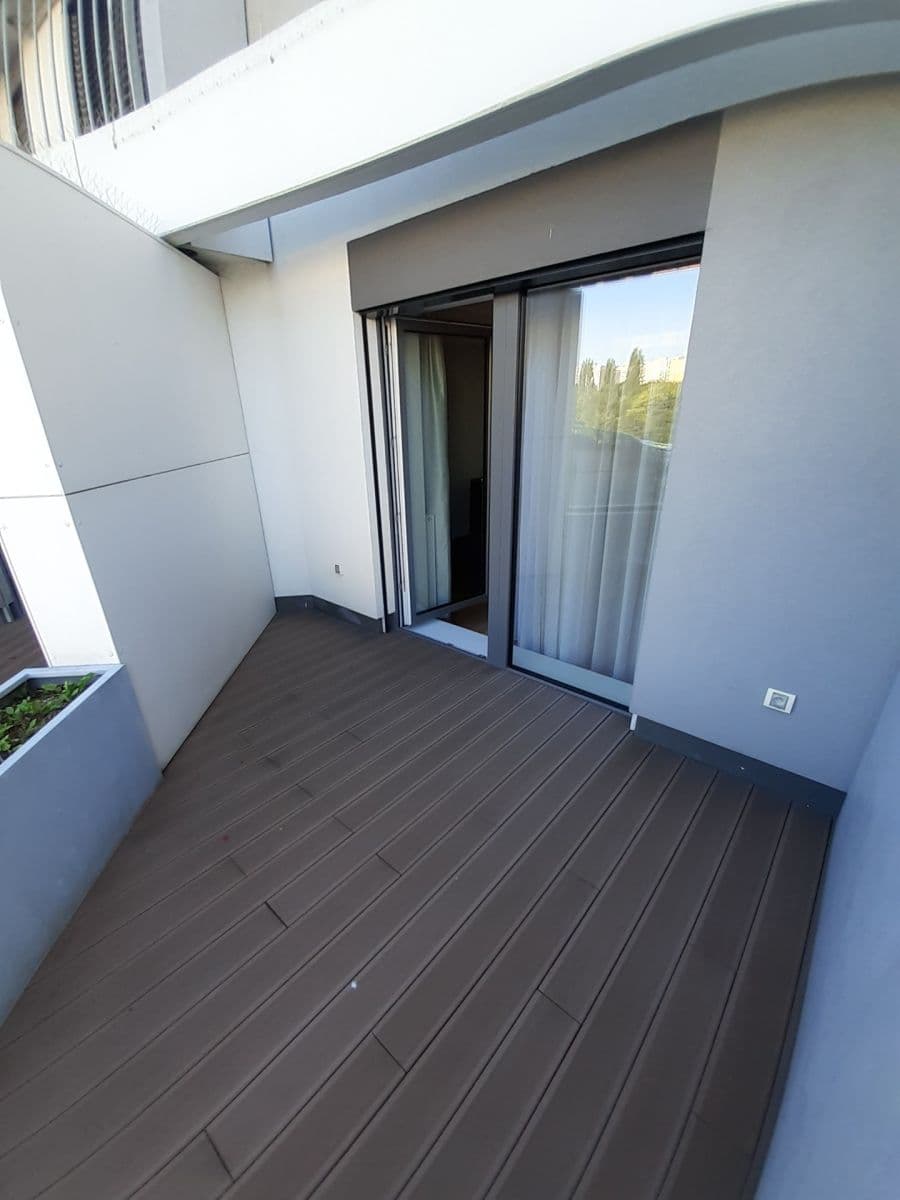 Prenájom bytu 1-izbový 30 m², Mukařovského, Praha, Praha Prenájom bytu 1-izbový 30 m², Mukařovského, Praha, Praha