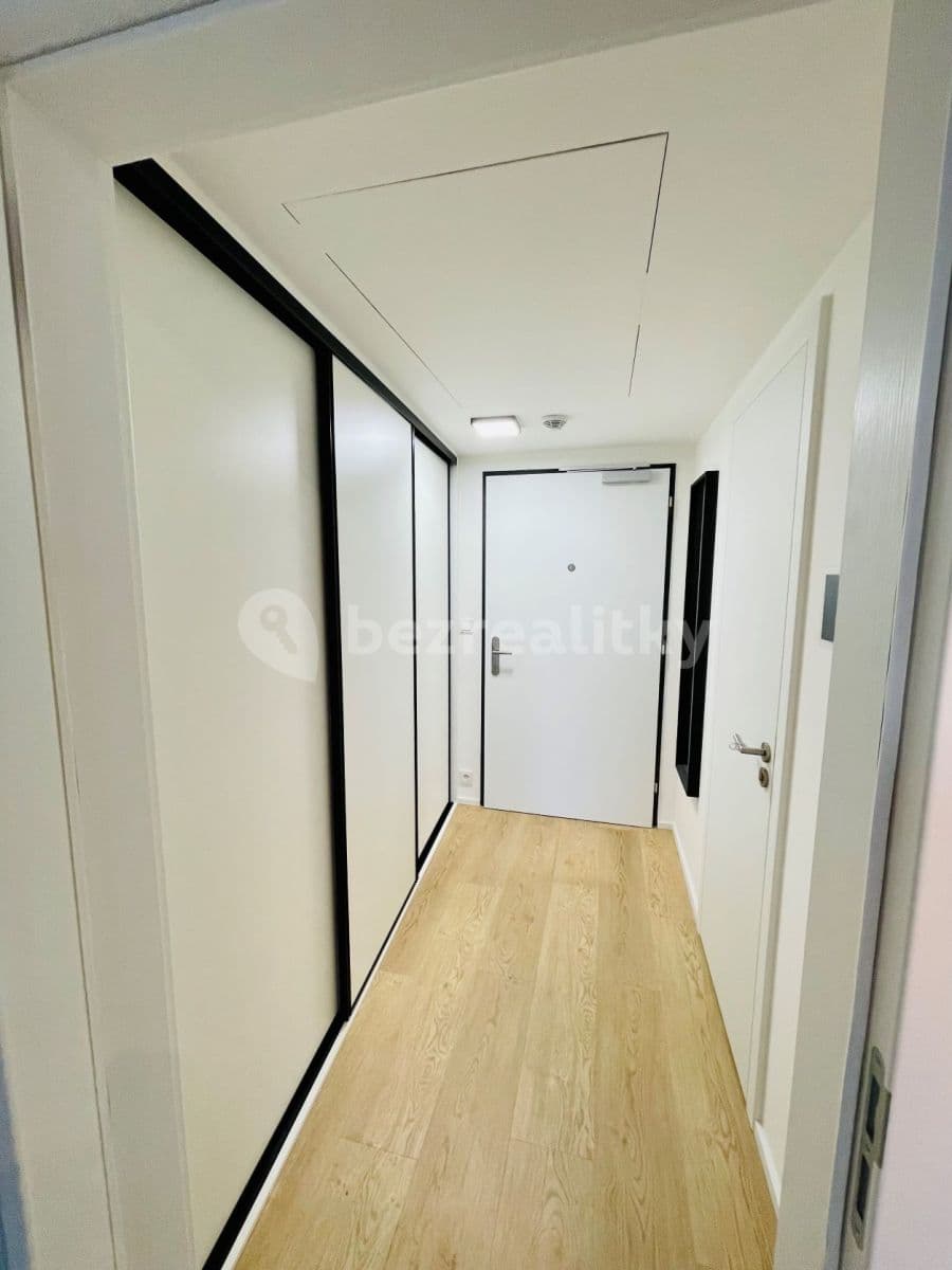 Prenájom bytu 1-izbový 32 m², Vrbova, Praha, Praha Prenájom bytu 1-izbový 32 m², Vrbova, Praha, Praha