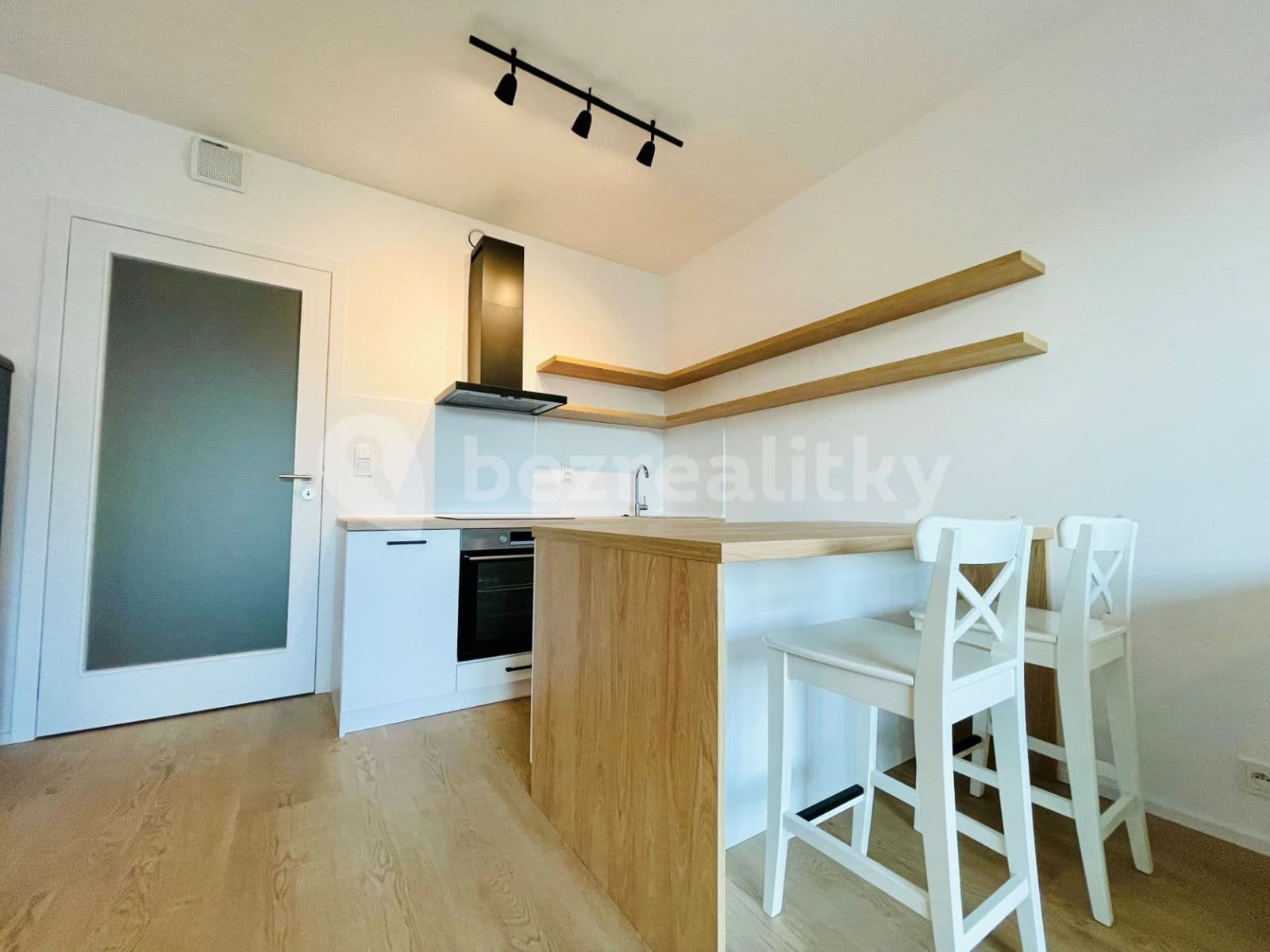 Prenájom bytu 1-izbový 32 m², Vrbova, Praha, Praha Prenájom bytu 1-izbový 32 m², Vrbova, Praha, Praha