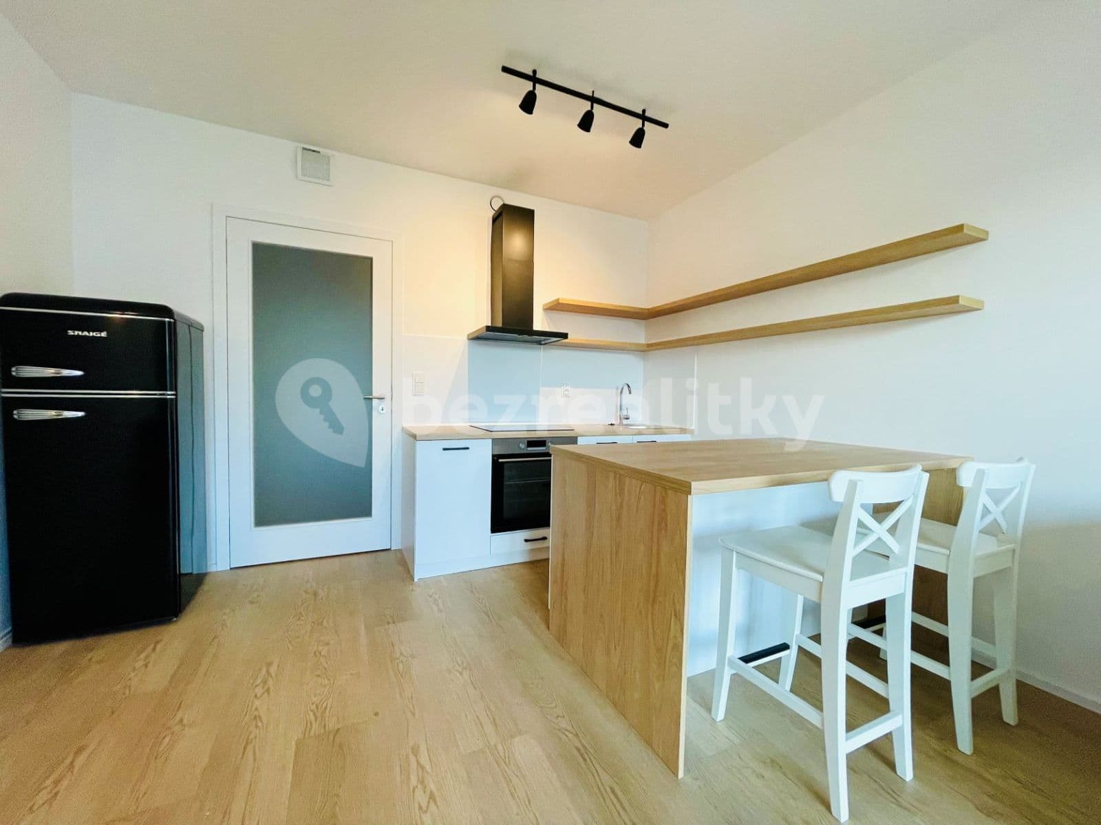 Prenájom bytu 1-izbový 32 m², Vrbova, Praha, Praha Prenájom bytu 1-izbový 32 m², Vrbova, Praha, Praha