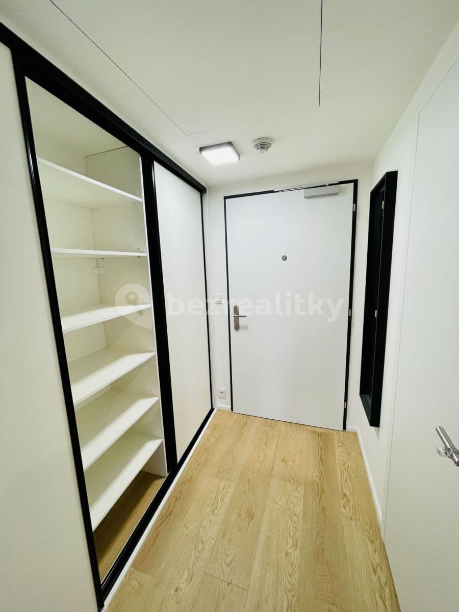 Prenájom bytu 1-izbový 32 m², Vrbova, Praha, Praha Prenájom bytu 1-izbový 32 m², Vrbova, Praha, Praha