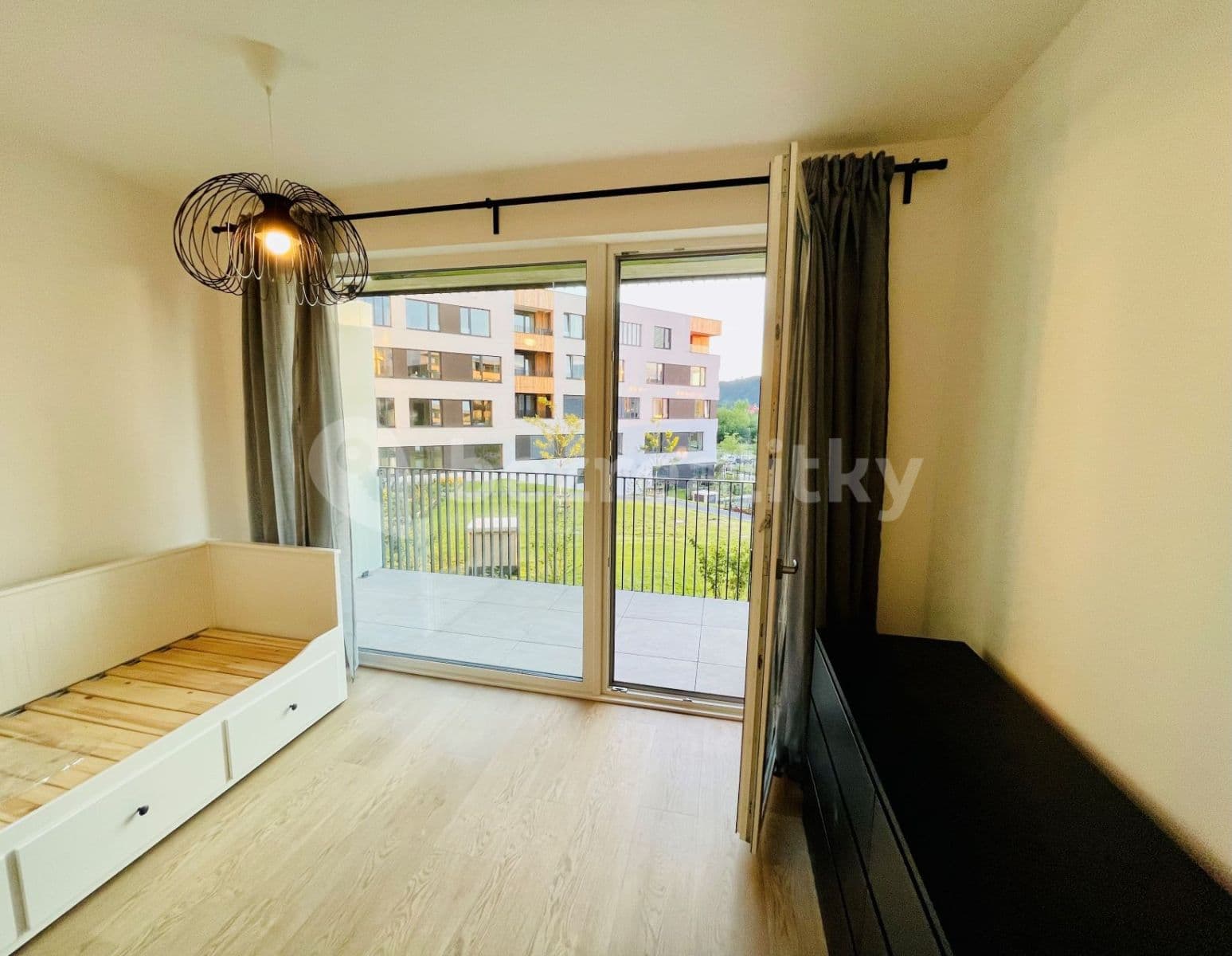 Prenájom bytu 1-izbový 32 m², Vrbova, Praha, Praha Prenájom bytu 1-izbový 32 m², Vrbova, Praha, Praha