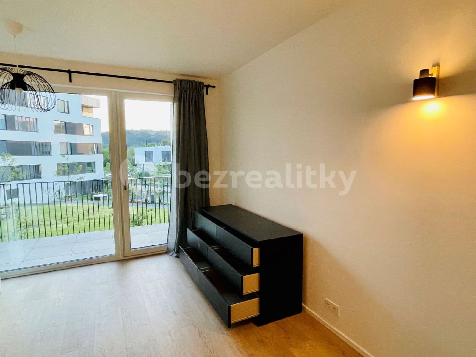 Prenájom bytu 1-izbový 32 m², Vrbova, Praha, Praha Prenájom bytu 1-izbový 32 m², Vrbova, Praha, Praha