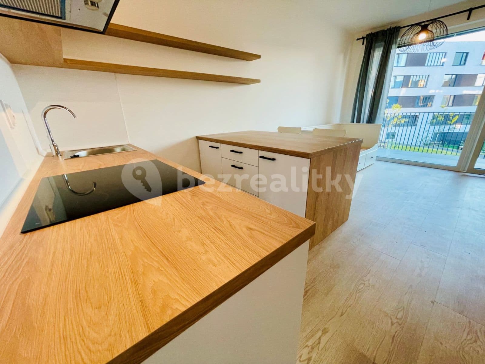 Prenájom bytu 1-izbový 32 m², Vrbova, Praha, Praha Prenájom bytu 1-izbový 32 m², Vrbova, Praha, Praha
