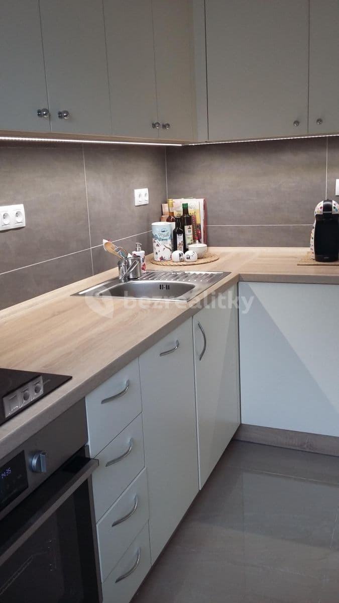 Prenájom bytu 1-izbový 40 m², V Hlinkách, Beroun, Středočeský kraj Prenájom bytu 1-izbový 40 m², V Hlinkách, Beroun, Středočeský kraj