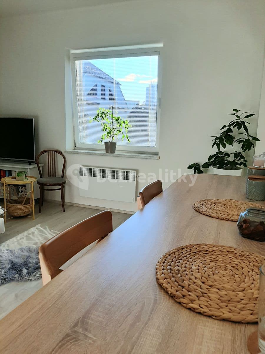 Prenájom bytu 1-izbový 40 m², V Hlinkách, Beroun, Středočeský kraj Prenájom bytu 1-izbový 40 m², V Hlinkách, Beroun, Středočeský kraj