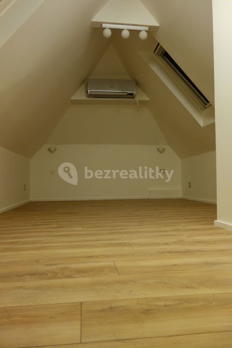 Prenájom bytu 3-izbový 90 m², U Háje, Praha, Praha Prenájom bytu 3-izbový 90 m², U Háje, Praha, Praha