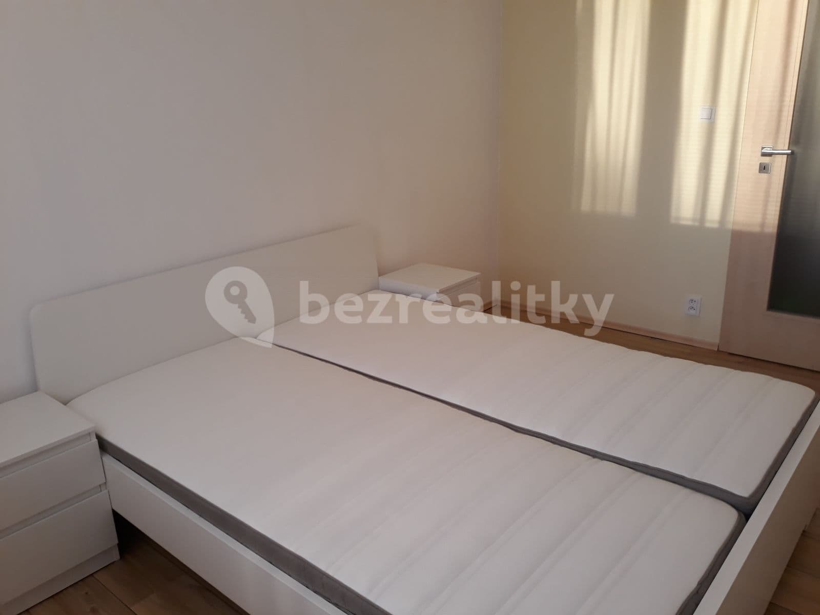 Prenájom bytu 2-izbový 42 m², Ciolkovského, Praha, Praha Prenájom bytu 2-izbový 42 m², Ciolkovského, Praha, Praha