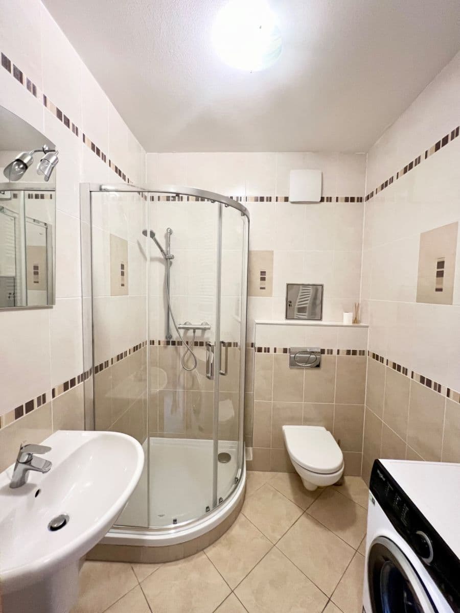 Predaj bytu 1-izbový 38 m², Nademlejnská, Praha, Praha Predaj bytu 1-izbový 38 m², Nademlejnská, Praha, Praha