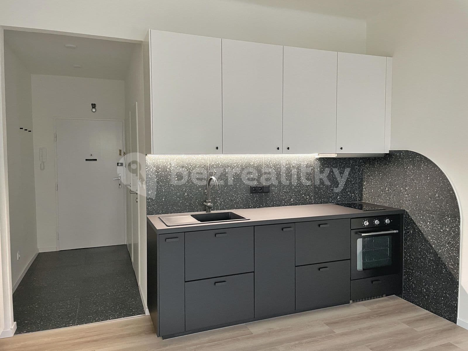 Prenájom bytu Garsoniéra 29 m², U Družstva Ideál, Praha, Praha Prenájom bytu Garsoniéra 29 m², U Družstva Ideál, Praha, Praha