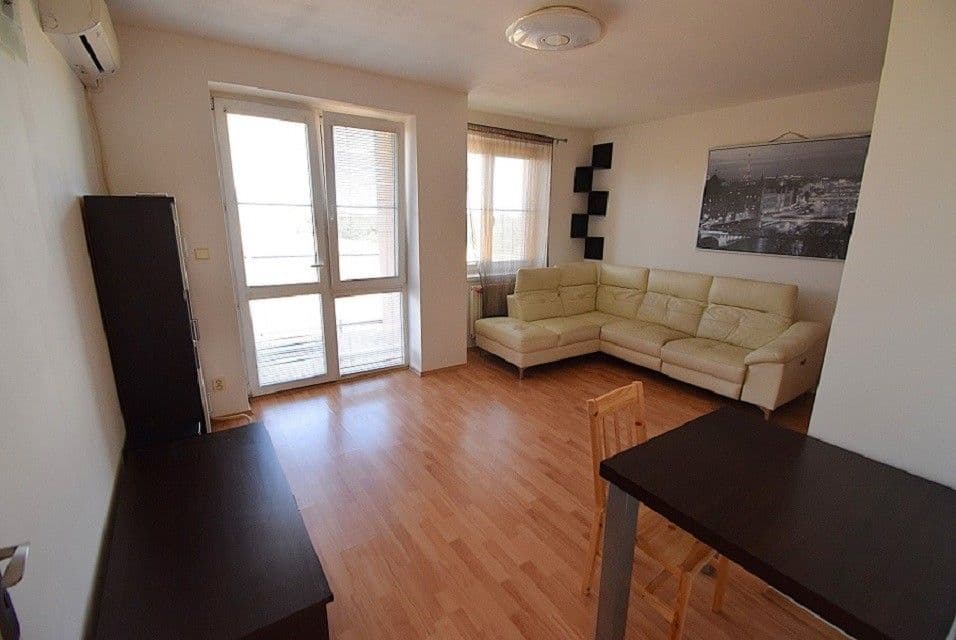 Predaj bytu 2-izbový 62 m², Modletice, Středočeský kraj Predaj bytu 2-izbový 62 m², Modletice, Středočeský kraj