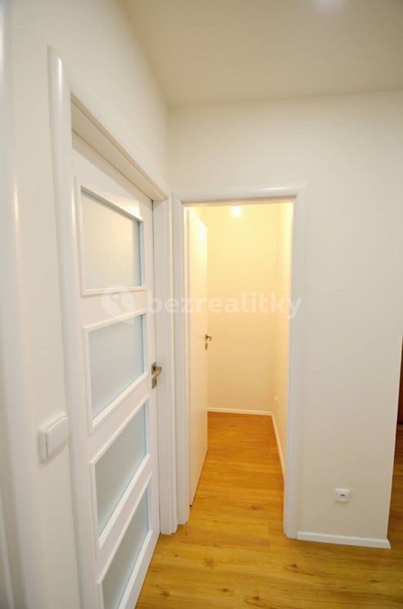 Prenájom bytu 3-izbový 80 m², Jiránkova, Praha, Praha Prenájom bytu 3-izbový 80 m², Jiránkova, Praha, Praha