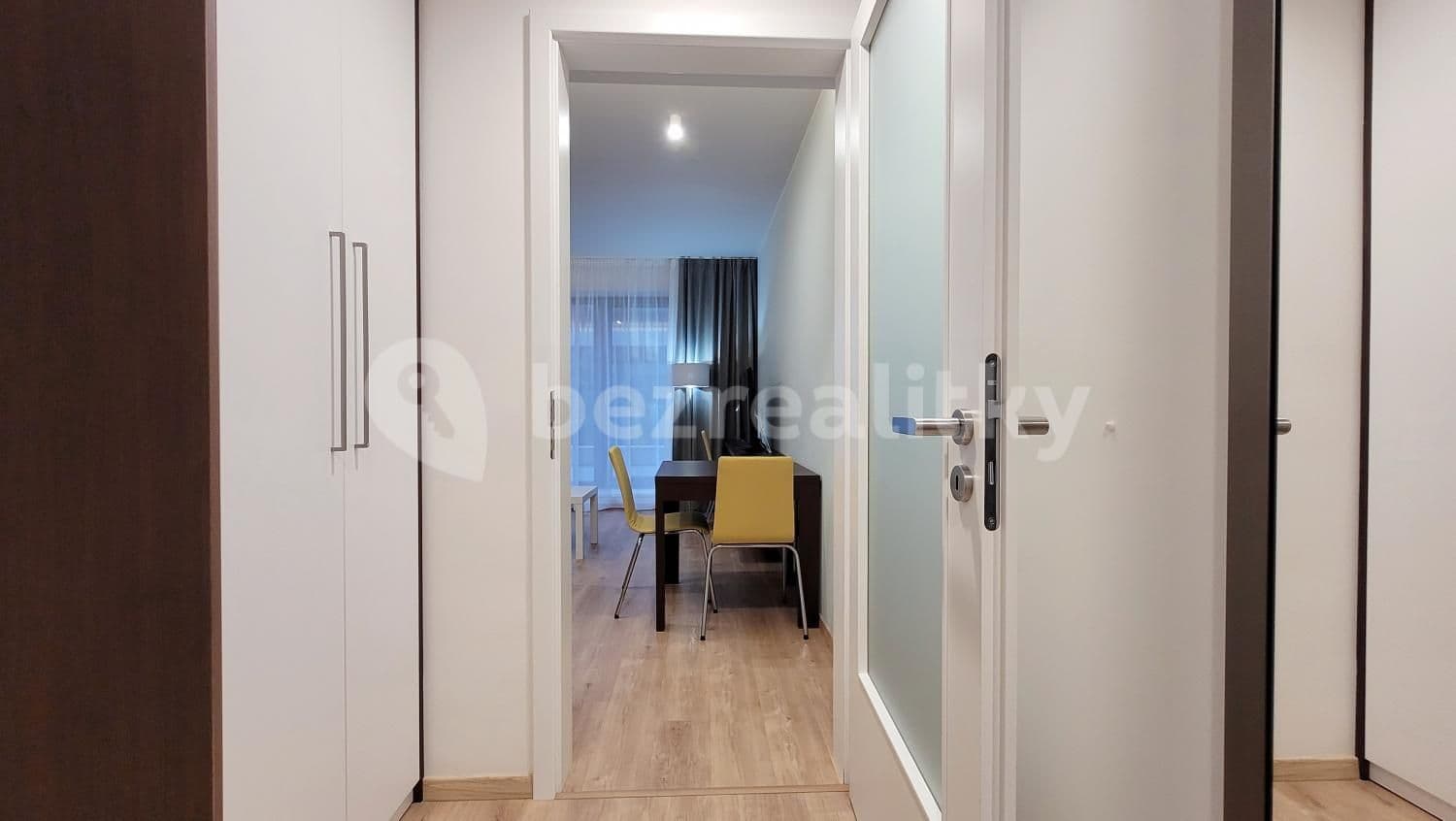 Prenájom bytu 1-izbový 26 m², Mukařovského, Praha, Praha Prenájom bytu 1-izbový 26 m², Mukařovského, Praha, Praha
