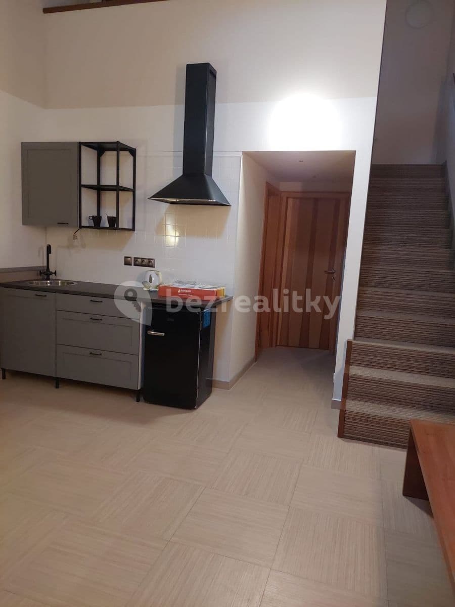 Prenájom bytu 2-izbový 42 m², Pod Dálnicí, Králův Dvůr, Středočeský kraj Prenájom bytu 2-izbový 42 m², Pod Dálnicí, Králův Dvůr, Středočeský kraj