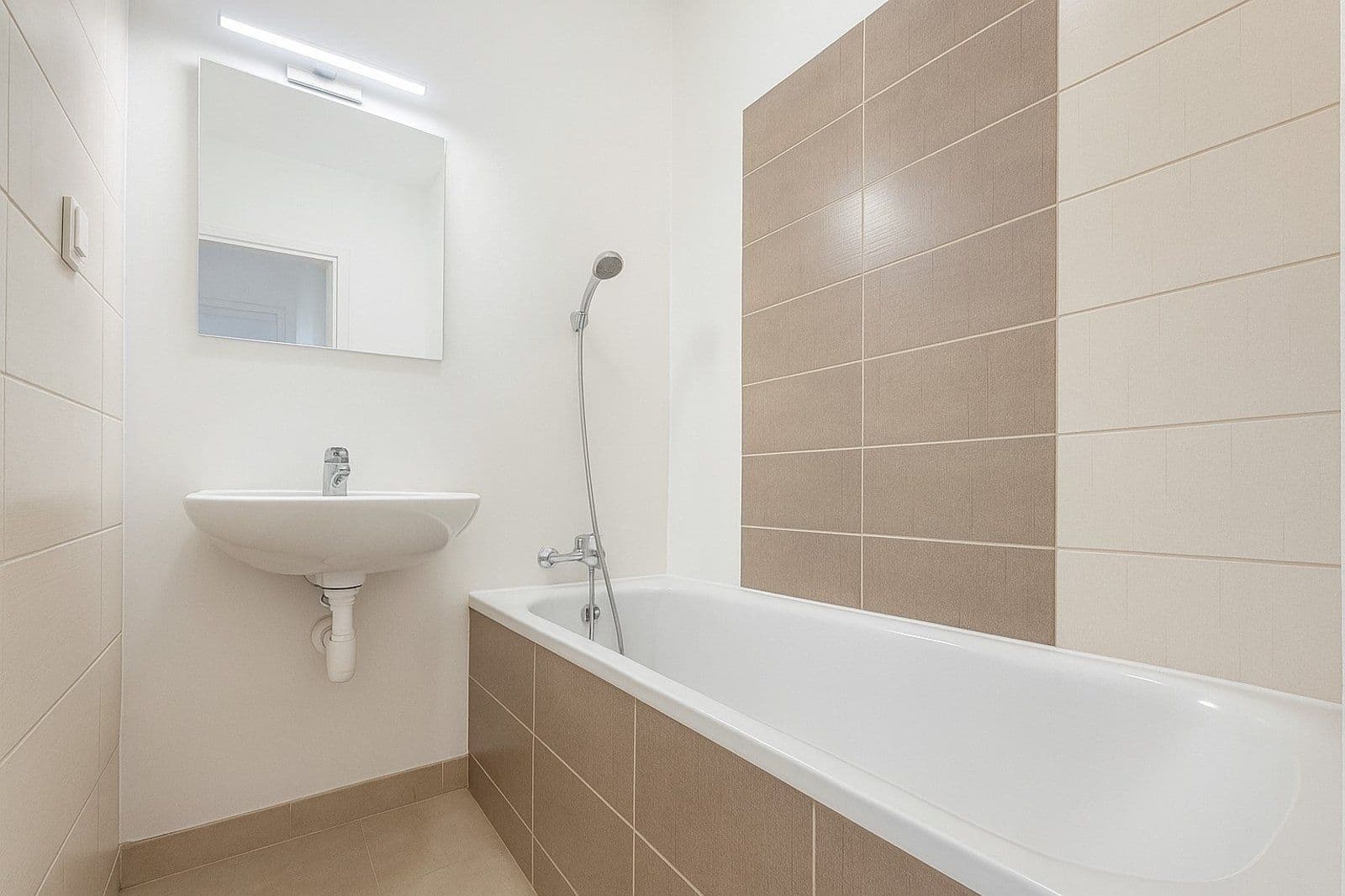 Prenájom bytu 2-izbový 55 m², Čapkova, Karviná, Moravskoslezský kraj Prenájom bytu 2-izbový 55 m², Čapkova, Karviná, Moravskoslezský kraj