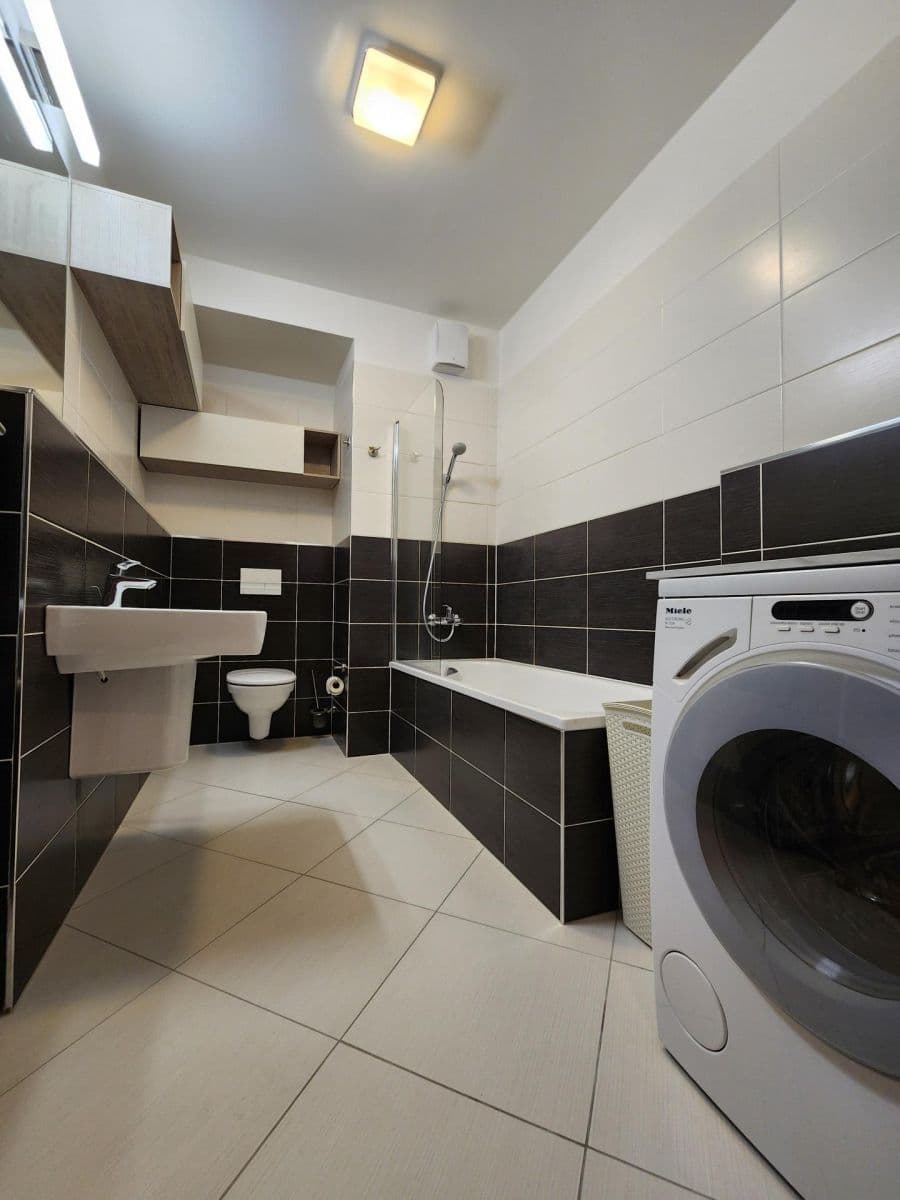 Prenájom bytu 2-izbový 53 m², Klementova, Praha, Praha Prenájom bytu 2-izbový 53 m², Klementova, Praha, Praha