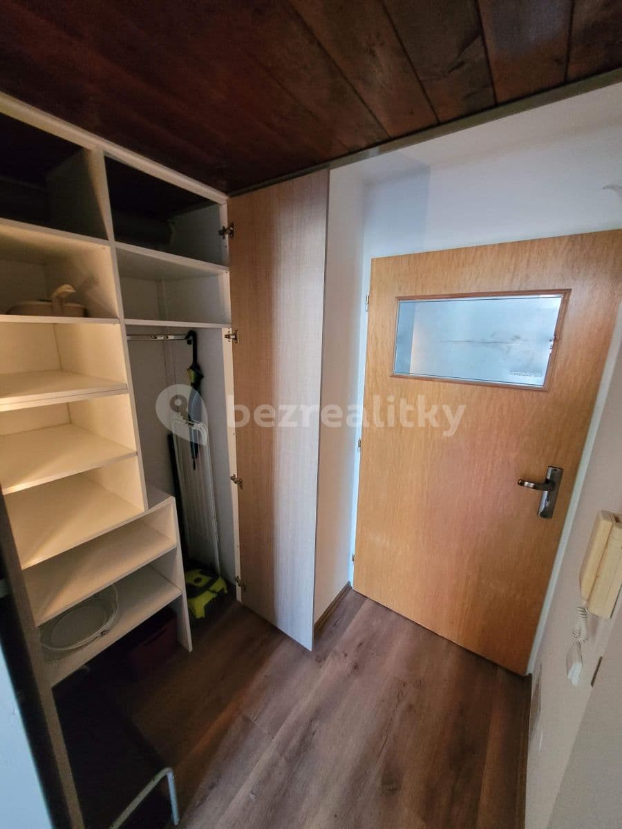 Prenájom bytu 1-izbový 25 m², Magistrů, Praha, Praha Prenájom bytu 1-izbový 25 m², Magistrů, Praha, Praha