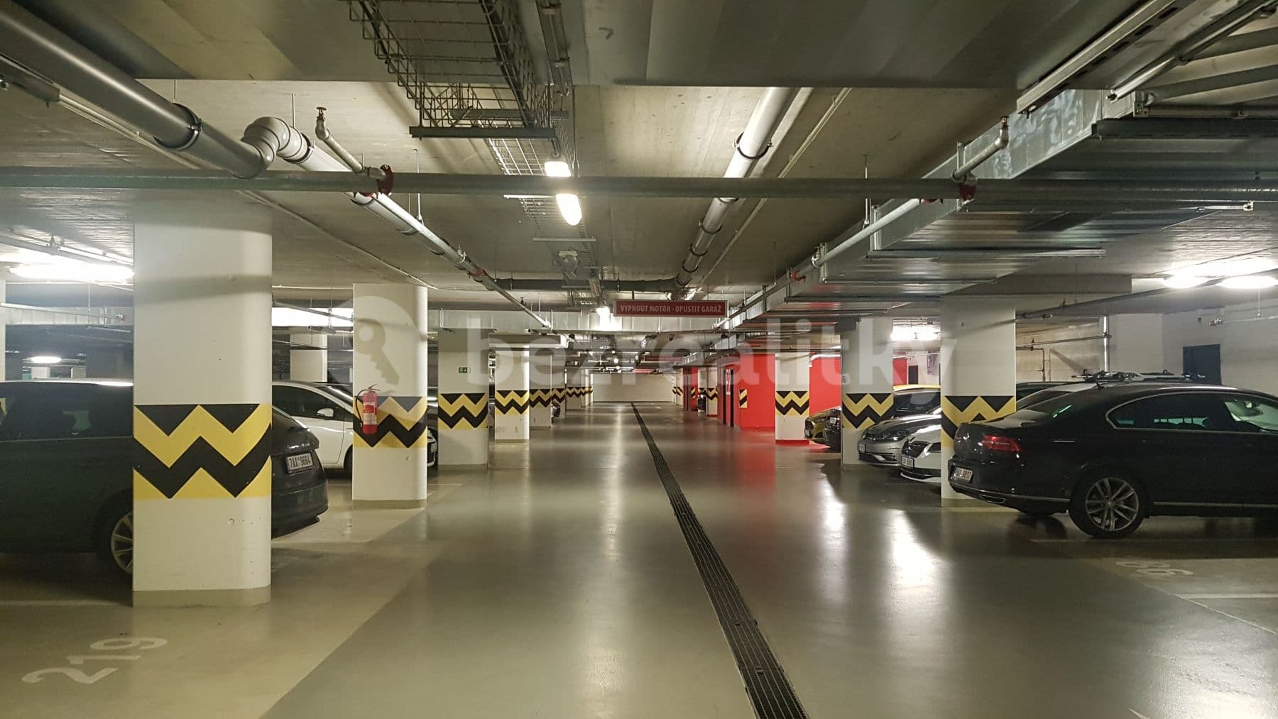 Prenájom garáže 13 m², Nad Úžlabinou, Praha, Praha Prenájom garáže 13 m², Nad Úžlabinou, Praha, Praha