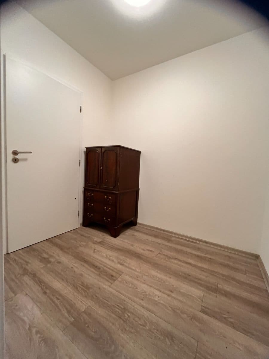 Prenájom bytu 2-izbový 35 m², náměstí Jiřího z Poděbrad, Nový Knín, Středočeský kraj Prenájom bytu 2-izbový 35 m², náměstí Jiřího z Poděbrad, Nový Knín, Středočeský kraj