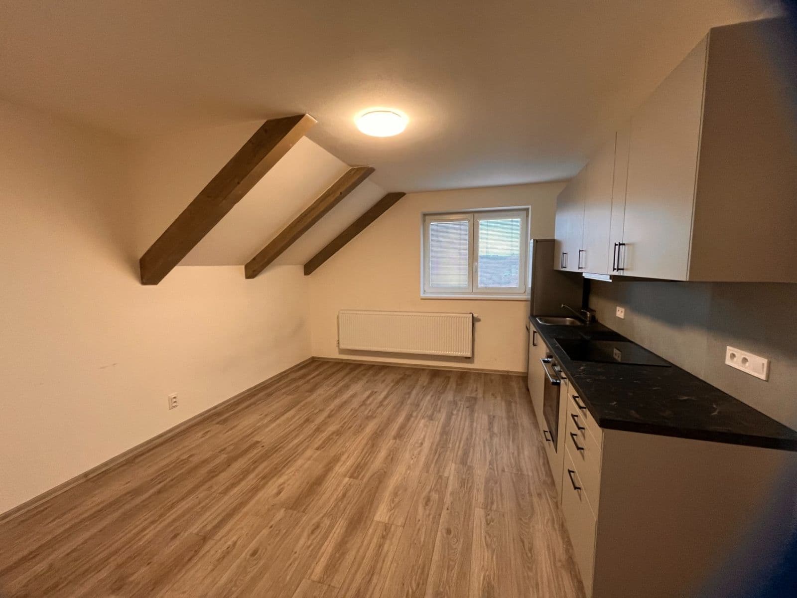 Prenájom bytu 2-izbový 35 m², náměstí Jiřího z Poděbrad, Nový Knín, Středočeský kraj Prenájom bytu 2-izbový 35 m², náměstí Jiřího z Poděbrad, Nový Knín, Středočeský kraj