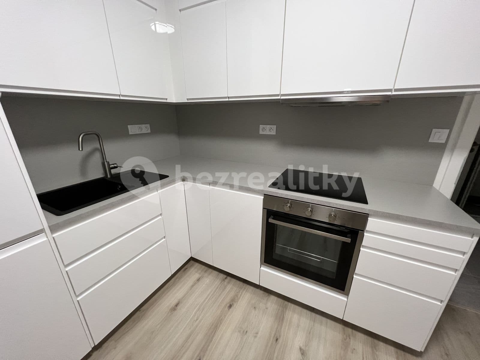 Prenájom bytu 1-izbový 32 m², Kovářská, Praha, Praha Prenájom bytu 1-izbový 32 m², Kovářská, Praha, Praha