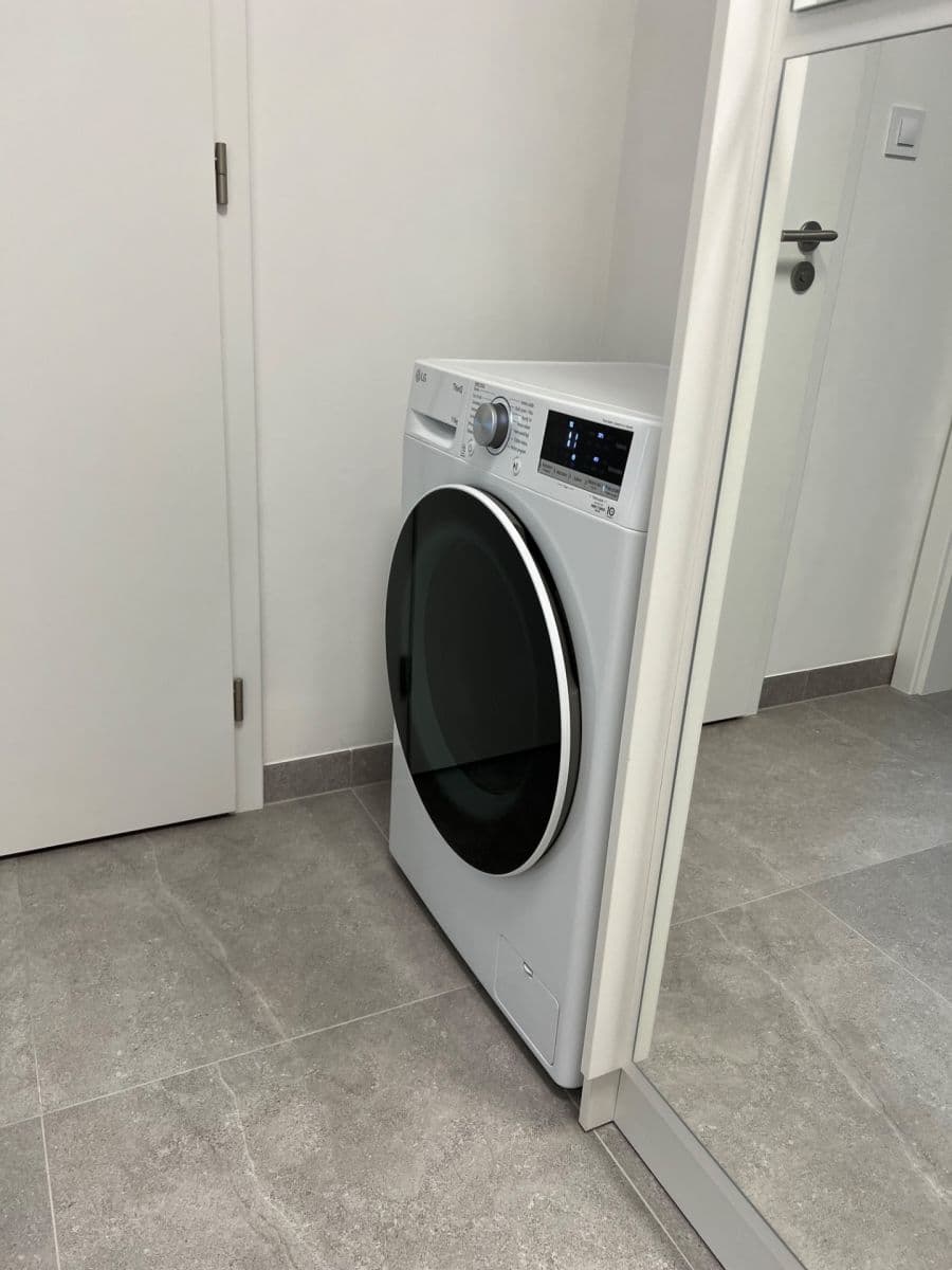 Prenájom bytu 1-izbový 32 m², Kovářská, Praha, Praha Prenájom bytu 1-izbový 32 m², Kovářská, Praha, Praha