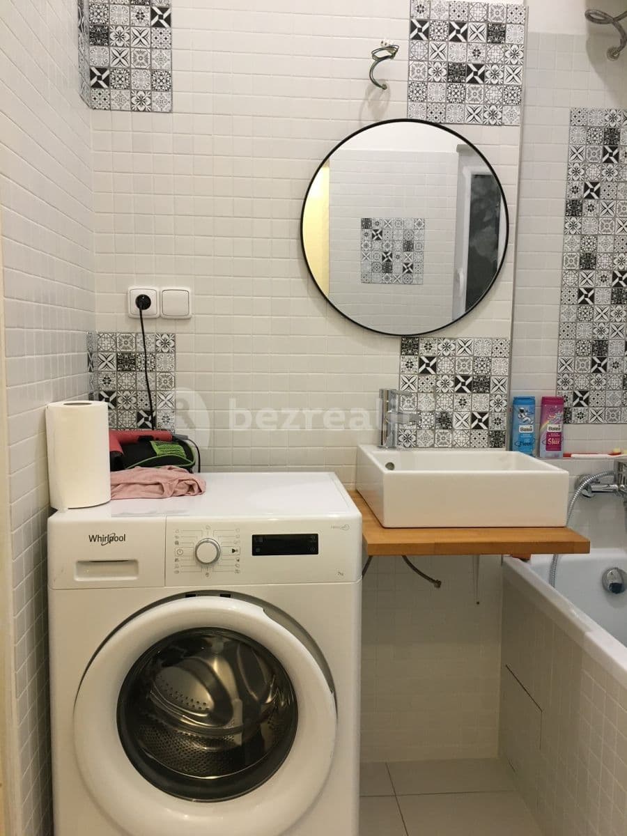Prenájom bytu 1-izbový 36 m², Kotlaska, Praha, Praha Prenájom bytu 1-izbový 36 m², Kotlaska, Praha, Praha