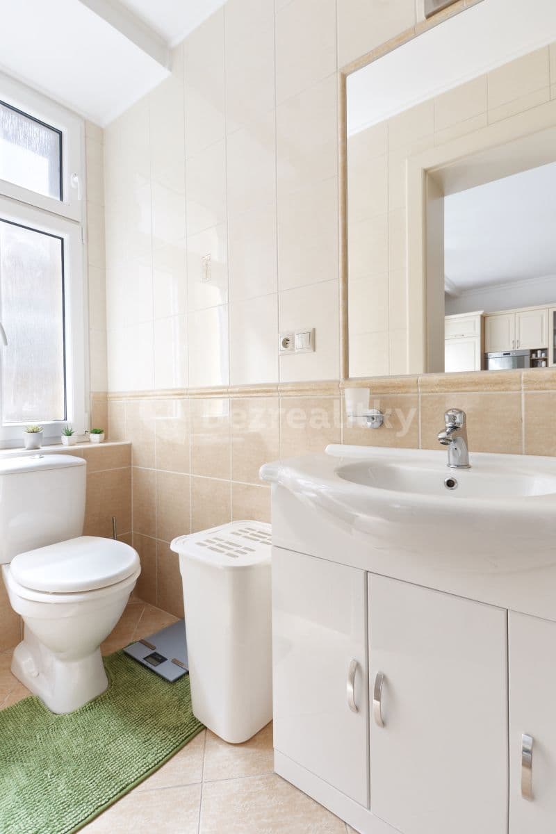 Prenájom bytu 3-izbový 71 m², Ondřejská, Karlovy Vary, Karlovarský kraj Prenájom bytu 3-izbový 71 m², Ondřejská, Karlovy Vary, Karlovarský kraj